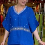 İtalyan Taş İşlemeli V Yaka Keten Bluz - Saks