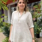 İtalyan Çiçek Nakışlı Üç Düğmeli Pamuk Gömlek (38-48 Uyumlu) - Bej