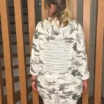 İtalyan Kamuflaj Desenli Sırtı Payet Detaylı Kapüşonlu Ceket - Beyaz