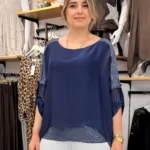 İtalyan Omuz ve Etek Ucu Pul Detaylı İpek Bluz - Lacivert