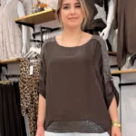 İtalyan Omuz ve Etek Ucu Pul Detaylı İpek Bluz - Kahve