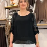 İtalyan Omuz ve Etek Ucu Pul Detaylı İpek Bluz - Siyah