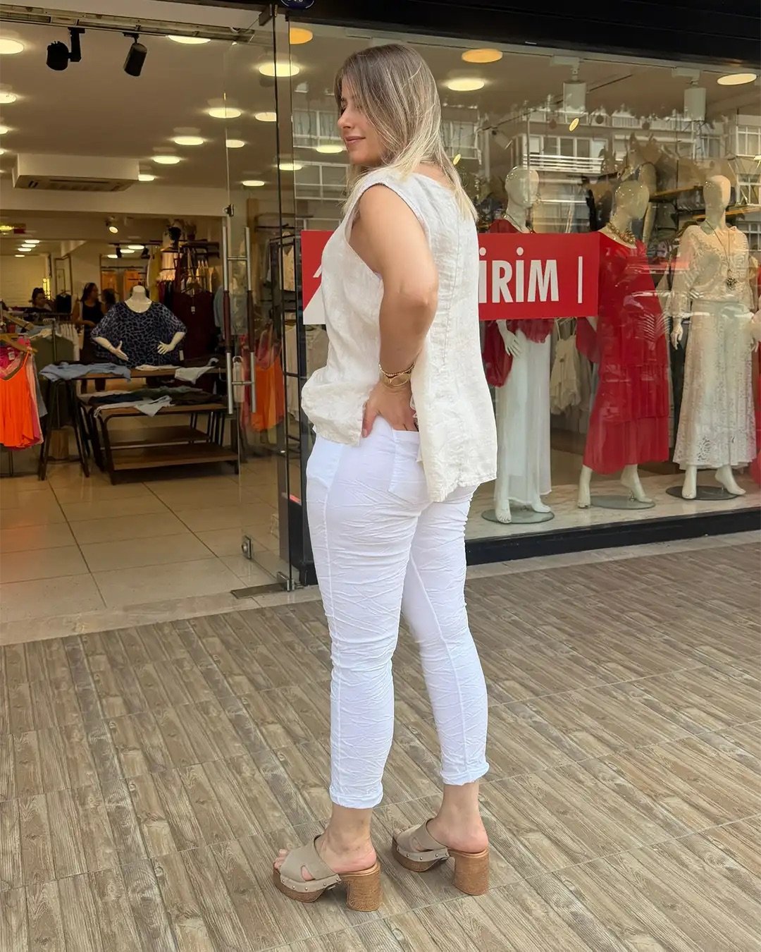 İtalyan Üretim Full Likralı Payet Detaylı Pantolon İtalyan Üretim Full Likralı Payet Detaylı Pantolon - Görsel 2