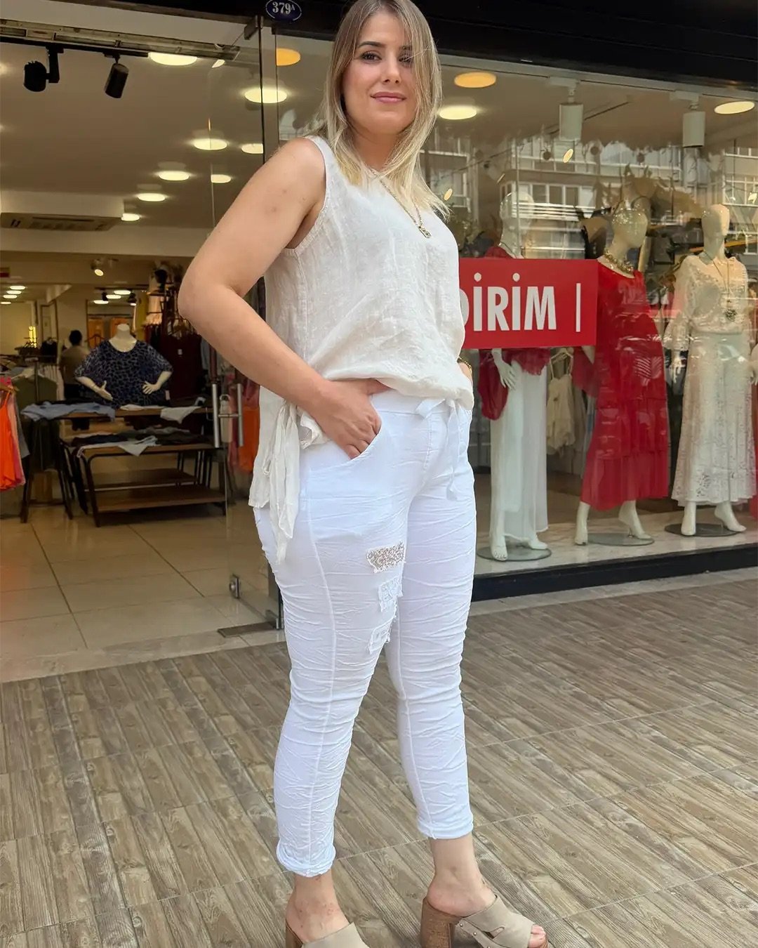 İtalyan Üretim Full Likralı Payet Detaylı Pantolon İtalyan Üretim Full Likralı Payet Detaylı Pantolon - Görsel 4