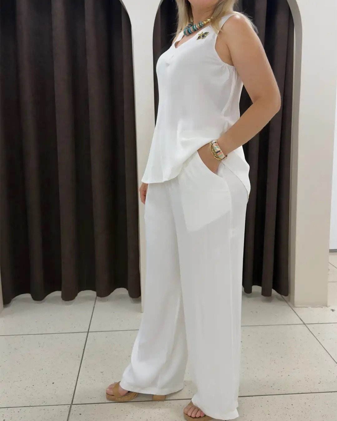 See7 İtaly Broş Detaylı V Yaka Saten Bluz See7 İtaly Broş Detaylı V Yaka Saten Bluz - Görsel 4