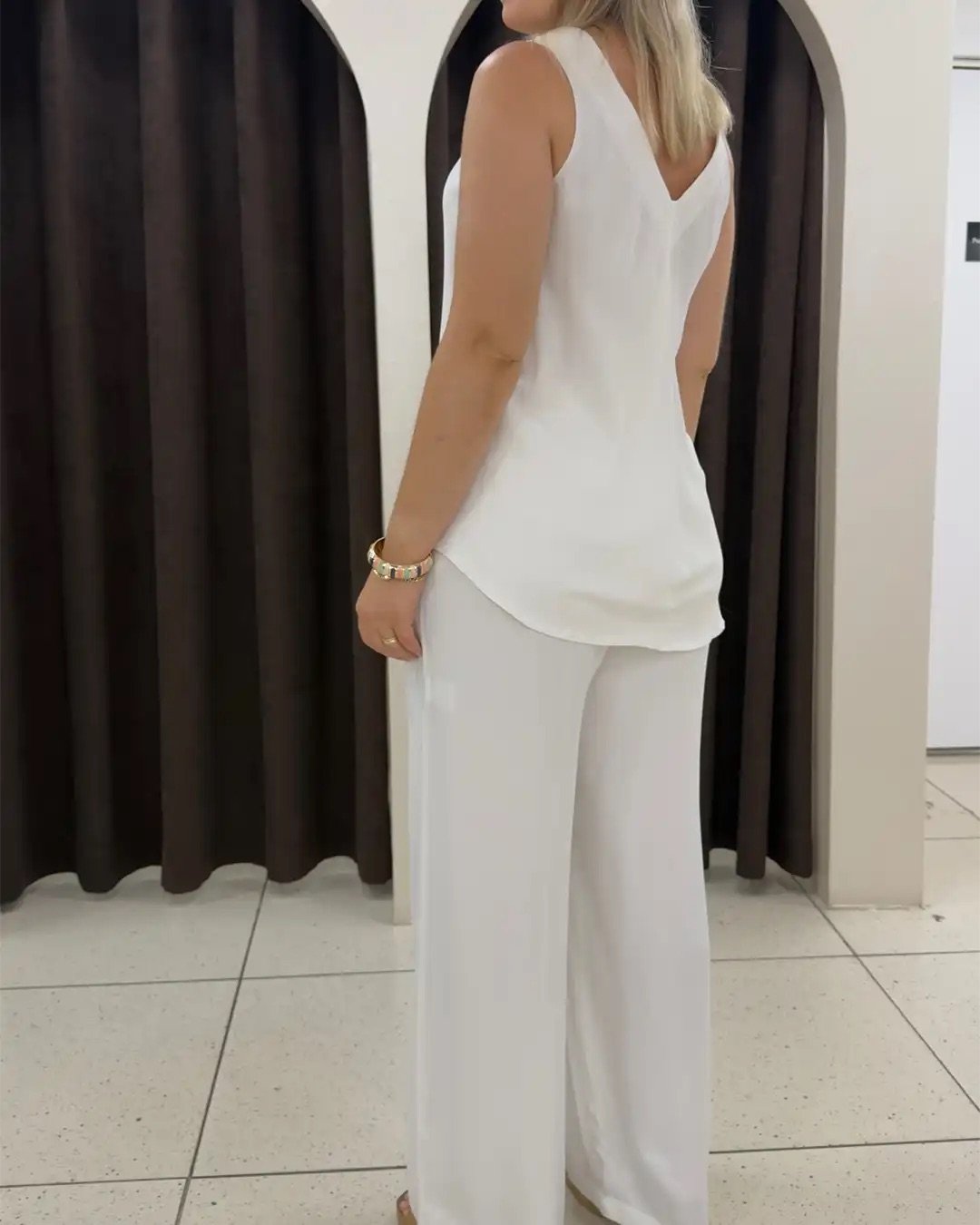 See7 İtaly Broş Detaylı V Yaka Saten Bluz See7 İtaly Broş Detaylı V Yaka Saten Bluz - Görsel 2