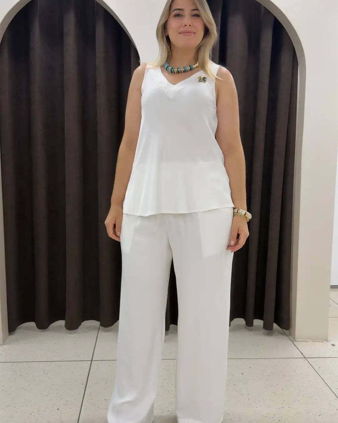 See7 İtaly Broş Detaylı V Yaka Saten Bluz See7 İtaly Broş Detaylı V Yaka Saten Bluz - Görsel 5