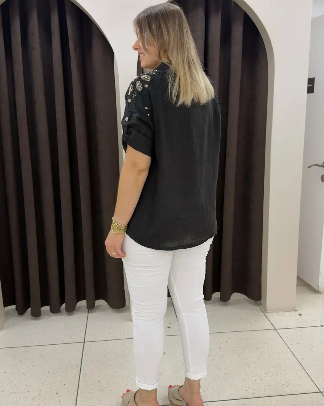 İtalyan Omuz Pul Nakış Detaylı Keten Gömlek İtalyan Omuz Pul Nakış Detaylı Keten Gömlek - Yeni Gelenler