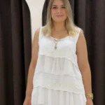 İtalyan Papatya Nakışlı Kat Kat Keten Kolsuz Bluz - Beyaz